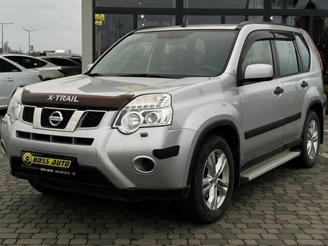 Сірий Ніссан ІксТрейл, об'ємом двигуна 2 л та пробігом 198 тис. км за 12999 $, фото 2 на Automoto.ua