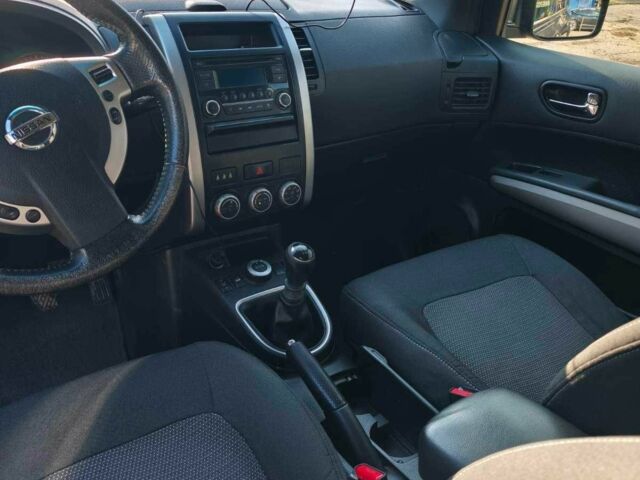 Сірий Ніссан ІксТрейл, об'ємом двигуна 2 л та пробігом 248 тис. км за 12000 $, фото 8 на Automoto.ua