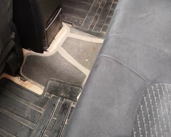 Серый Ниссан ИксТрейл, объемом двигателя 2 л и пробегом 210 тыс. км за 11200 $, фото 8 на Automoto.ua