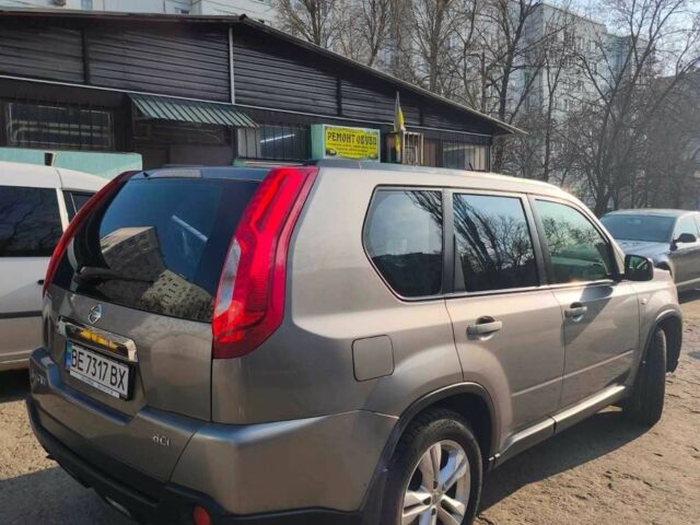 Сірий Ніссан ІксТрейл, об'ємом двигуна 2 л та пробігом 248 тис. км за 12000 $, фото 2 на Automoto.ua