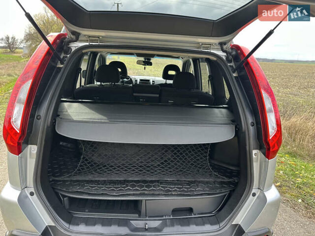 Серый Ниссан ИксТрейл, объемом двигателя 2 л и пробегом 158 тыс. км за 10300 $, фото 15 на Automoto.ua