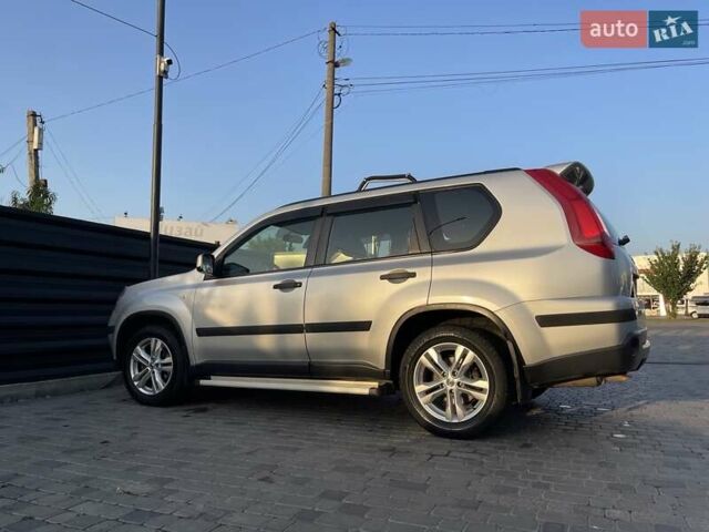 Серый Ниссан ИксТрейл, объемом двигателя 2 л и пробегом 198 тыс. км за 12500 $, фото 3 на Automoto.ua