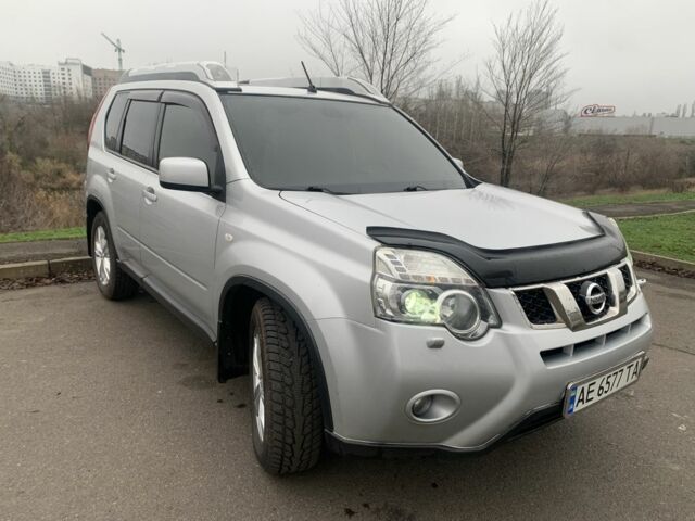 Серый Ниссан ИксТрейл, объемом двигателя 2 л и пробегом 196 тыс. км за 14999 $, фото 2 на Automoto.ua