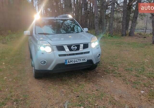Серый Ниссан ИксТрейл, объемом двигателя 2 л и пробегом 230 тыс. км за 11500 $, фото 3 на Automoto.ua