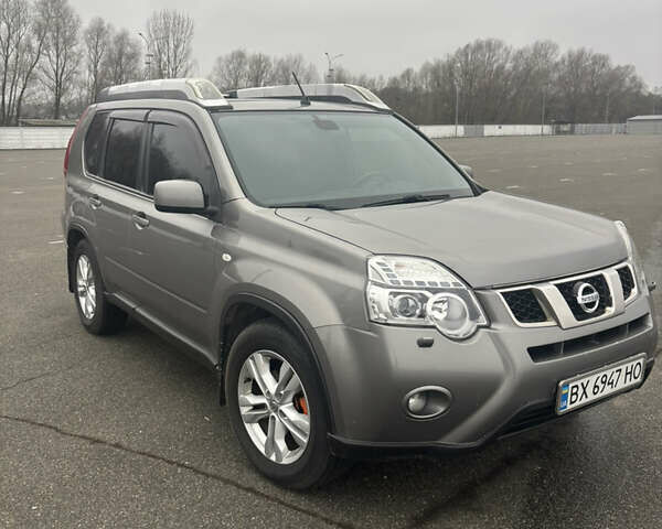 Серый Ниссан ИксТрейл, объемом двигателя 2 л и пробегом 202 тыс. км за 12900 $, фото 2 на Automoto.ua