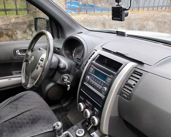 Серый Ниссан ИксТрейл, объемом двигателя 2 л и пробегом 210 тыс. км за 11200 $, фото 5 на Automoto.ua