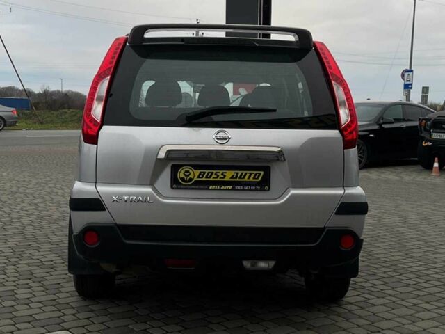 Сірий Ніссан ІксТрейл, об'ємом двигуна 2 л та пробігом 198 тис. км за 12999 $, фото 5 на Automoto.ua