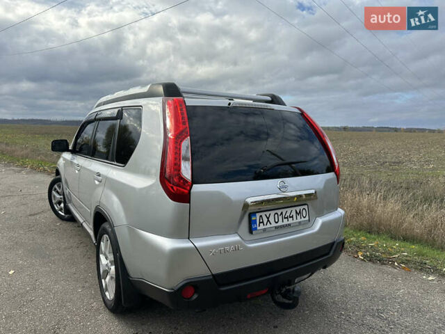 Серый Ниссан ИксТрейл, объемом двигателя 2 л и пробегом 158 тыс. км за 10300 $, фото 5 на Automoto.ua