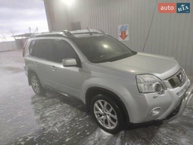 Серый Ниссан ИксТрейл, объемом двигателя 2 л и пробегом 210 тыс. км за 11200 $, фото 2 на Automoto.ua
