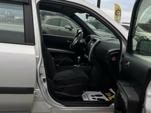 Сірий Ніссан ІксТрейл, об'ємом двигуна 2 л та пробігом 198 тис. км за 12999 $, фото 15 на Automoto.ua