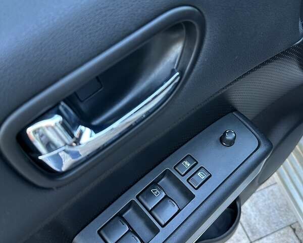 Серый Ниссан ИксТрейл, объемом двигателя 2 л и пробегом 198 тыс. км за 12500 $, фото 9 на Automoto.ua