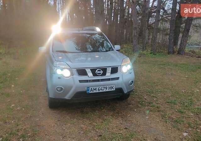 Серый Ниссан ИксТрейл, объемом двигателя 2 л и пробегом 230 тыс. км за 11500 $, фото 4 на Automoto.ua