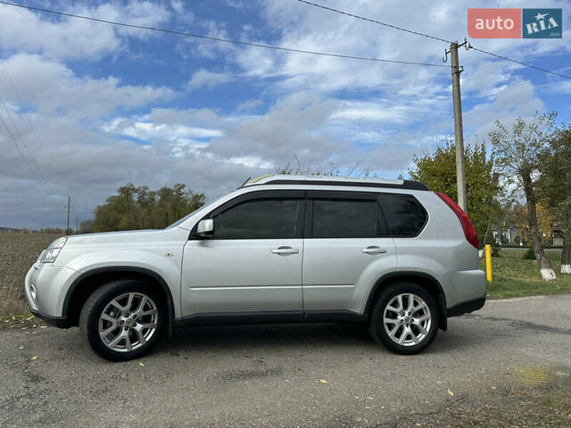 Серый Ниссан ИксТрейл, объемом двигателя 2 л и пробегом 158 тыс. км за 10300 $, фото 2 на Automoto.ua