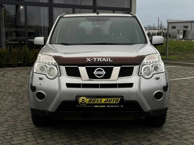 Сірий Ніссан ІксТрейл, об'ємом двигуна 2 л та пробігом 198 тис. км за 12999 $, фото 1 на Automoto.ua