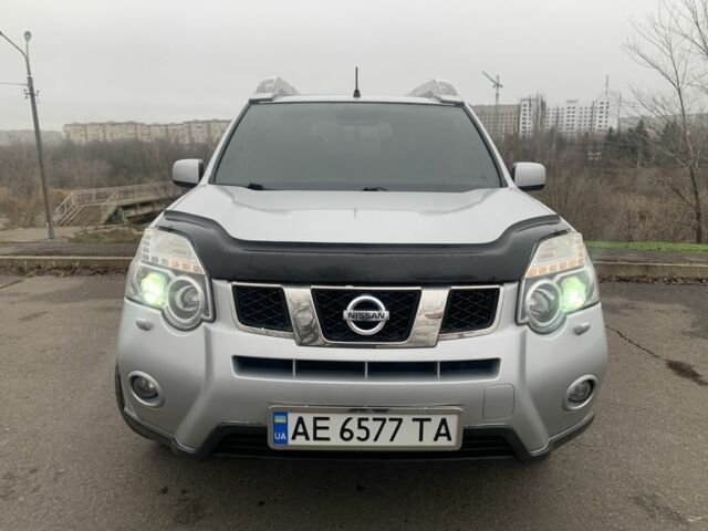 Серый Ниссан ИксТрейл, объемом двигателя 2 л и пробегом 196 тыс. км за 14999 $, фото 1 на Automoto.ua