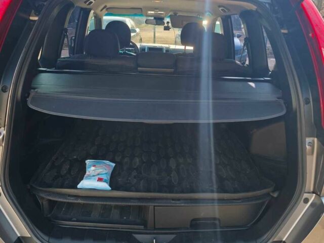 Сірий Ніссан ІксТрейл, об'ємом двигуна 2 л та пробігом 248 тис. км за 12000 $, фото 3 на Automoto.ua