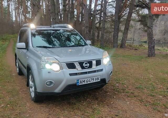 Серый Ниссан ИксТрейл, объемом двигателя 2 л и пробегом 230 тыс. км за 11500 $, фото 5 на Automoto.ua