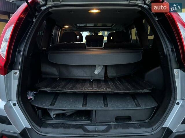 Серый Ниссан ИксТрейл, объемом двигателя 2 л и пробегом 90 тыс. км за 15000 $, фото 9 на Automoto.ua