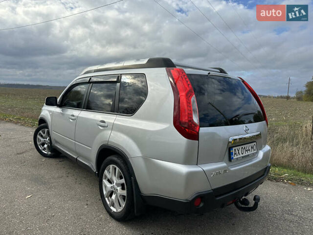 Серый Ниссан ИксТрейл, объемом двигателя 2 л и пробегом 158 тыс. км за 10300 $, фото 4 на Automoto.ua