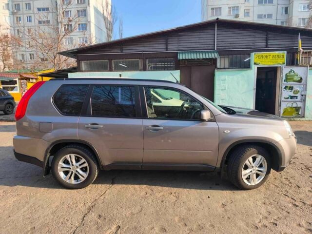 Сірий Ніссан ІксТрейл, об'ємом двигуна 2 л та пробігом 248 тис. км за 12000 $, фото 1 на Automoto.ua