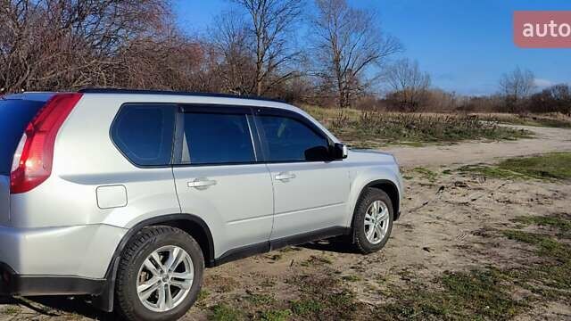 Серый Ниссан ИксТрейл, объемом двигателя 2 л и пробегом 223 тыс. км за 13100 $, фото 5 на Automoto.ua
