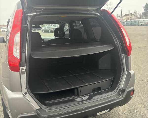 Серый Ниссан ИксТрейл, объемом двигателя 2 л и пробегом 202 тыс. км за 12900 $, фото 5 на Automoto.ua