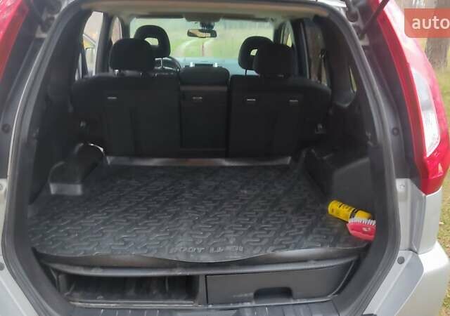 Серый Ниссан ИксТрейл, объемом двигателя 2 л и пробегом 230 тыс. км за 11500 $, фото 35 на Automoto.ua