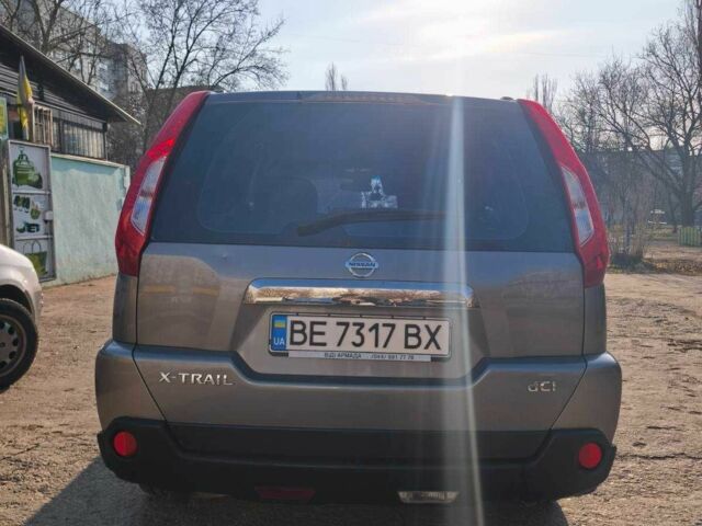 Сірий Ніссан ІксТрейл, об'ємом двигуна 2 л та пробігом 248 тис. км за 12000 $, фото 5 на Automoto.ua