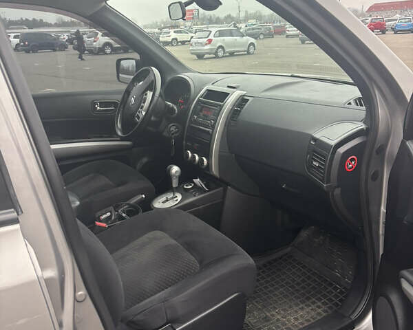 Серый Ниссан ИксТрейл, объемом двигателя 2 л и пробегом 202 тыс. км за 12900 $, фото 8 на Automoto.ua