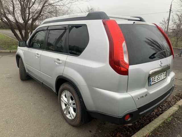 Серый Ниссан ИксТрейл, объемом двигателя 2 л и пробегом 196 тыс. км за 14999 $, фото 3 на Automoto.ua