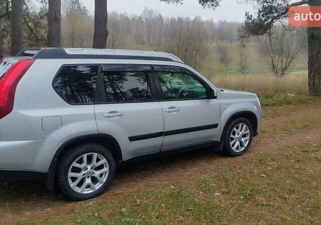 Серый Ниссан ИксТрейл, объемом двигателя 2 л и пробегом 230 тыс. км за 11500 $, фото 22 на Automoto.ua