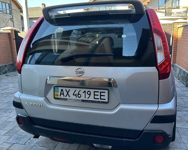 Серый Ниссан ИксТрейл, объемом двигателя 2 л и пробегом 198 тыс. км за 12500 $, фото 7 на Automoto.ua