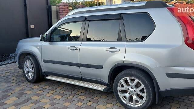 Серый Ниссан ИксТрейл, объемом двигателя 2 л и пробегом 90 тыс. км за 14500 $, фото 1 на Automoto.ua