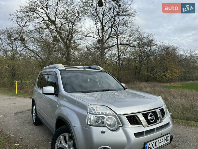 Серый Ниссан ИксТрейл, объемом двигателя 2 л и пробегом 158 тыс. км за 10300 $, фото 10 на Automoto.ua