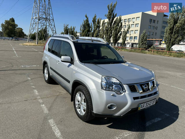 Серый Ниссан ИксТрейл, объемом двигателя 2 л и пробегом 71 тыс. км за 15500 $, фото 4 на Automoto.ua