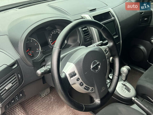 Серый Ниссан ИксТрейл, объемом двигателя 2 л и пробегом 237 тыс. км за 13300 $, фото 10 на Automoto.ua