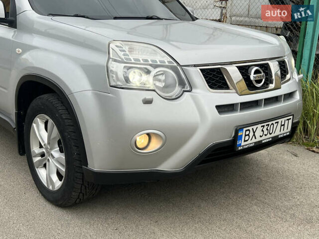 Серый Ниссан ИксТрейл, объемом двигателя 2 л и пробегом 237 тыс. км за 13300 $, фото 3 на Automoto.ua