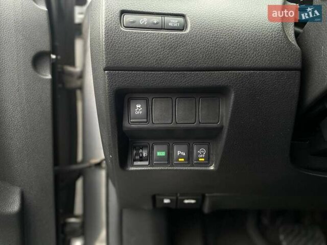 Сірий Ніссан ІксТрейл, об'ємом двигуна 1.6 л та пробігом 190 тис. км за 15590 $, фото 29 на Automoto.ua