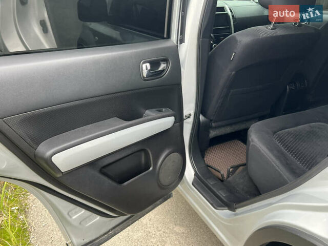 Серый Ниссан ИксТрейл, объемом двигателя 2 л и пробегом 237 тыс. км за 13300 $, фото 15 на Automoto.ua