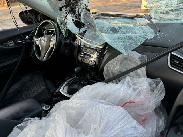 Сірий Ніссан ІксТрейл, об'ємом двигуна 2 л та пробігом 140 тис. км за 4500 $, фото 4 на Automoto.ua