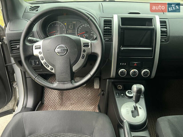 Серый Ниссан ИксТрейл, объемом двигателя 2 л и пробегом 237 тыс. км за 13300 $, фото 13 на Automoto.ua