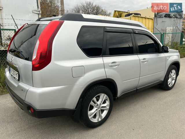 Серый Ниссан ИксТрейл, объемом двигателя 2 л и пробегом 237 тыс. км за 13300 $, фото 6 на Automoto.ua