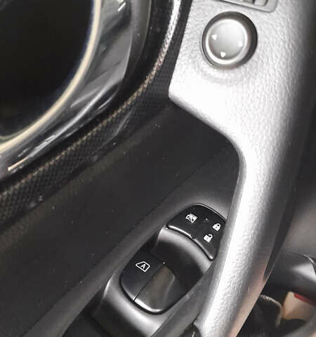 Сірий Ніссан ІксТрейл, об'ємом двигуна 2 л та пробігом 79 тис. км за 14500 $, фото 16 на Automoto.ua