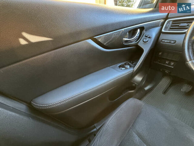 Сірий Ніссан ІксТрейл, об'ємом двигуна 1.6 л та пробігом 215 тис. км за 15500 $, фото 14 на Automoto.ua