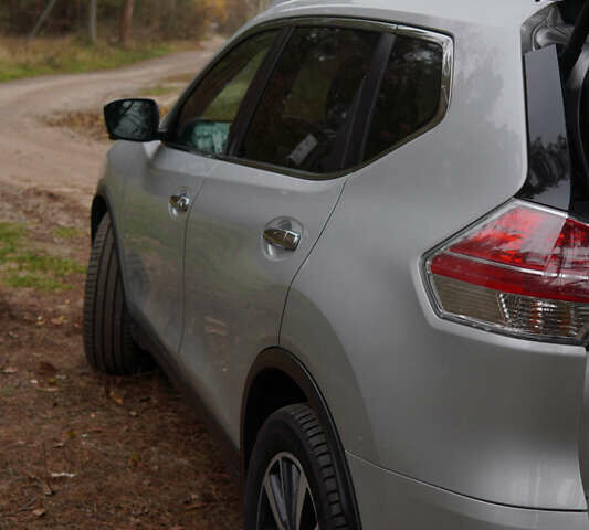 Сірий Ніссан ІксТрейл, об'ємом двигуна 1.6 л та пробігом 262 тис. км за 16999 $, фото 4 на Automoto.ua