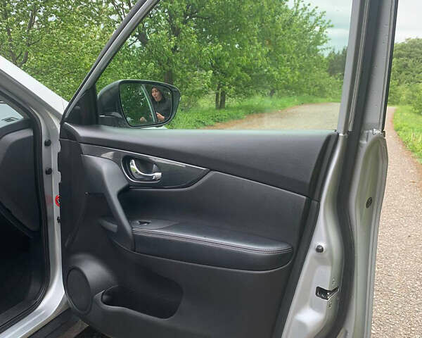 Сірий Ніссан ІксТрейл, об'ємом двигуна 1.6 л та пробігом 225 тис. км за 16800 $, фото 13 на Automoto.ua