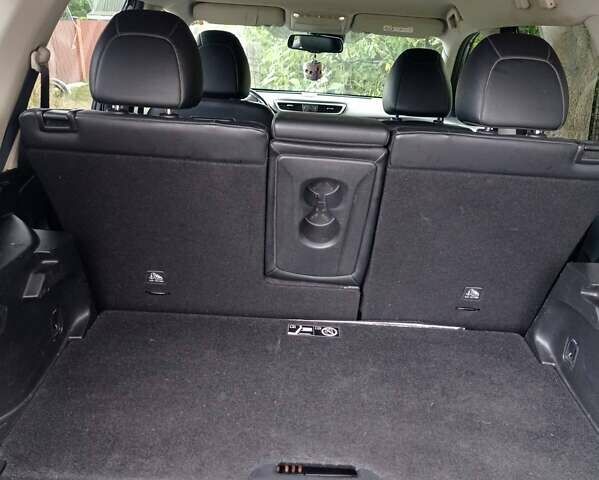 Сірий Ніссан ІксТрейл, об'ємом двигуна 1.6 л та пробігом 204 тис. км за 18500 $, фото 3 на Automoto.ua