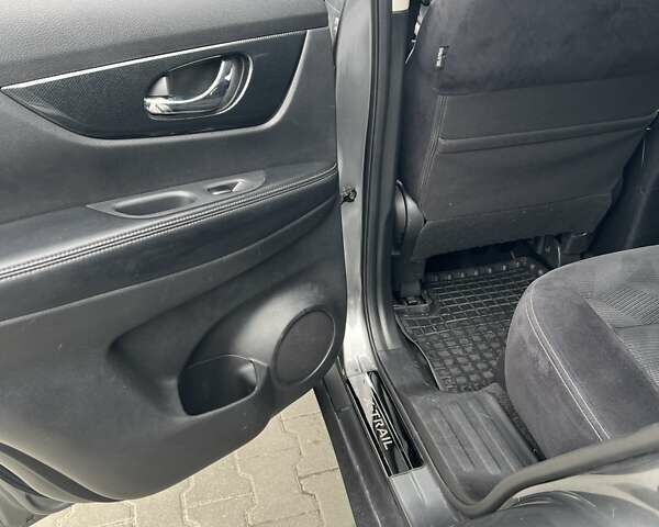 Сірий Ніссан ІксТрейл, об'ємом двигуна 1.6 л та пробігом 250 тис. км за 16500 $, фото 8 на Automoto.ua