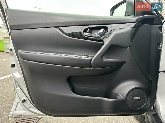 Серый Ниссан ИксТрейл, объемом двигателя 2.49 л и пробегом 216 тыс. км за 18500 $, фото 18 на Automoto.ua