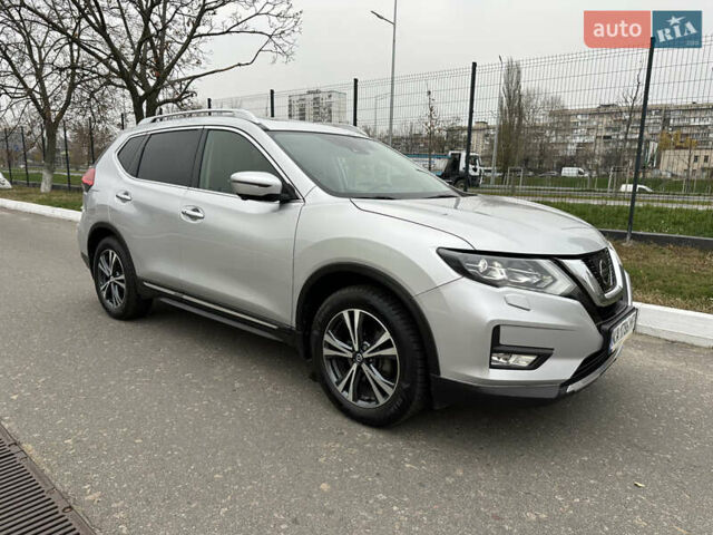 Серый Ниссан ИксТрейл, объемом двигателя 2.49 л и пробегом 216 тыс. км за 18500 $, фото 1 на Automoto.ua